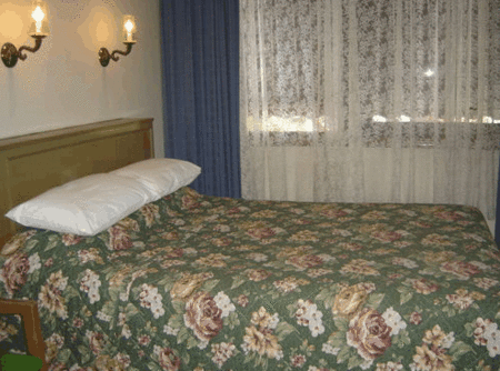 Burkes Hotel Motel - Rent Accommodation 3