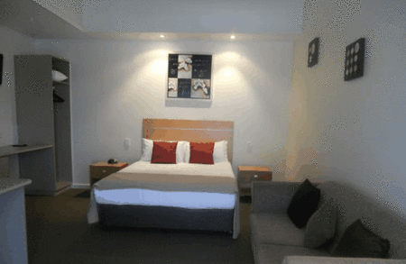 Burkes Hotel Motel - Rent Accommodation 4