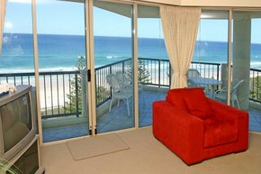 AA Oceana On Broadbeach - Rent Accommodation 5