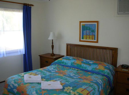 Palm View Holiday Apartments - Rent Accommodation 1