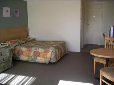 Country Comfort Orange - Rent Accommodation 4