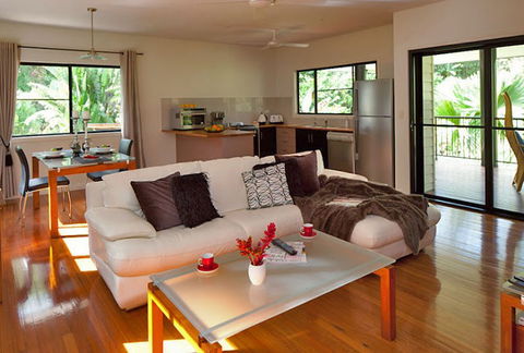 Misty Mountains Tropical Rainforest Romantic Retreat - Rent Accommodation 0