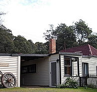 Glenbrook House and Cottage - Rent Accommodation