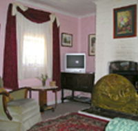 Hollyhock Cottage - Rent Accommodation