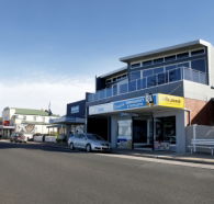 Penguin Waterfront Escape - Rent Accommodation