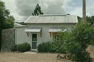 Mavis's Kitchen and Cabins - Rent Accommodation