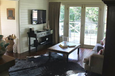Book Barn Cottage - Rent Accommodation 0