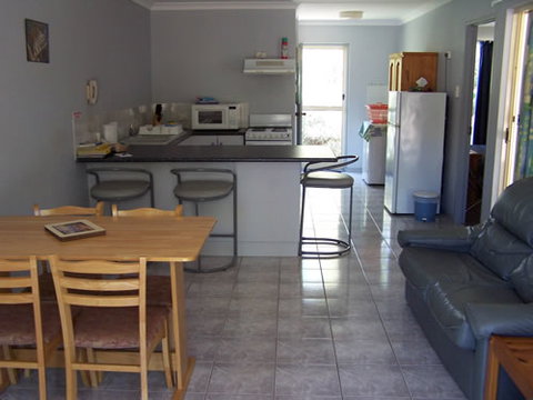 Palm Valley Motel And Self Contained Holiday Units - Rent Accommodation 2
