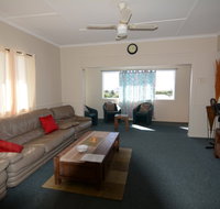 AMELIA STREET GLADSTONE 5 BEDROOMS - Rent Accommodation