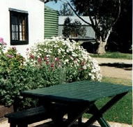 Dunalan Host Farm Cottage - Rent Accommodation