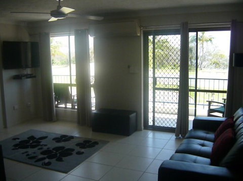 L'Amor Holiday Apartments - Rent Accommodation 4