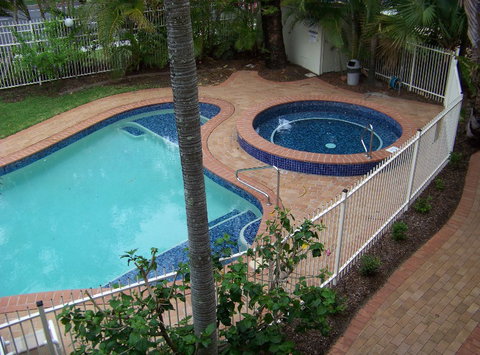 Old Burleigh Court Holiday Apartments - Rent Accommodation 1