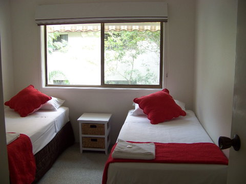 Old Burleigh Court Holiday Apartments - Rent Accommodation 3