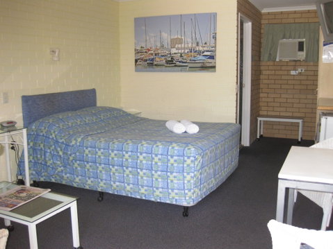 Twin Pines Motel - Rent Accommodation 0