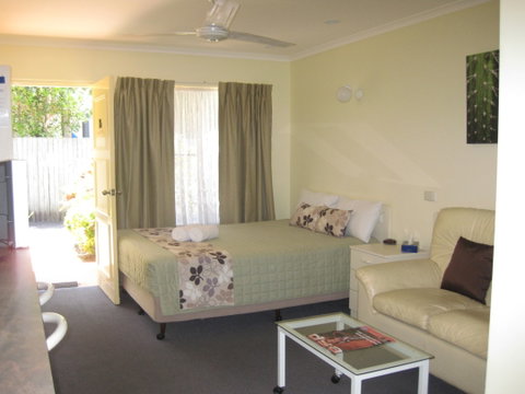Twin Pines Motel - Rent Accommodation 1