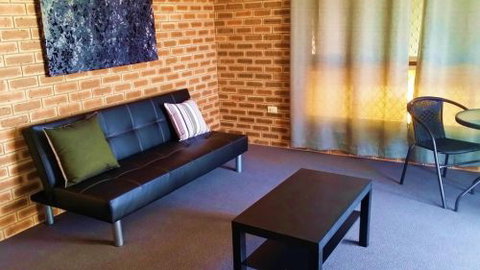 Jackaroo Apartments - Rent Accommodation 2