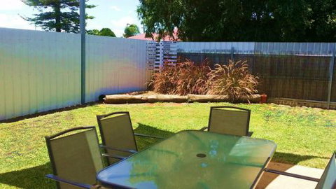 Jackaroo Apartments - Rent Accommodation 3
