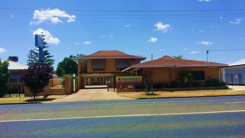 Jackaroo Apartments - Rent Accommodation 5