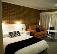 Cousins Motor Inn - Rent Accommodation