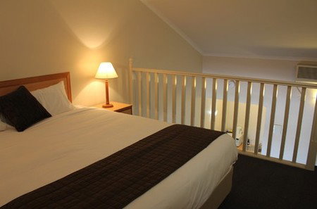 Harbour Sails Motor Inn - Rent Accommodation 2