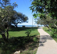 Raintrees On Moffat Beach - Rent Accommodation