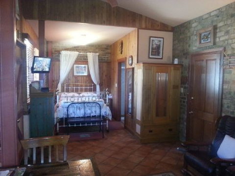 Eagle Foundry B & B - Rent Accommodation 4