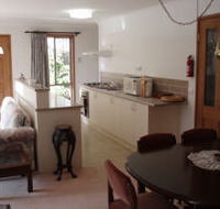 Adrienne's Place On Hill - Rent Accommodation