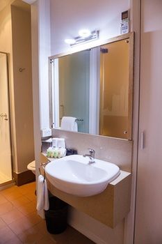 Quality Hotel Batman's Hill On Collins - Rent Accommodation 33