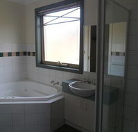 Australian Home Away  Box Hill 32 - Rent Accommodation