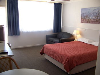Beach Motel Woolgoolga - Rent Accommodation 0