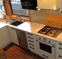 Wallace's - Crystal Creek Chalet 1 - Rent Accommodation