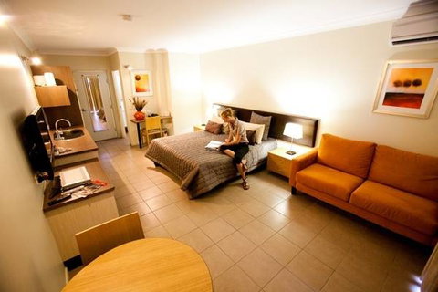 Spinifex Motel & Serviced Apartments - Rent Accommodation 0