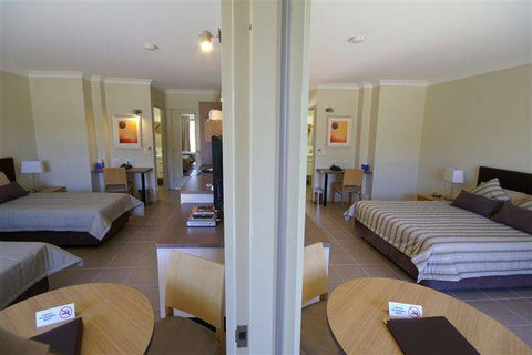 Spinifex Motel & Serviced Apartments - Rent Accommodation 1