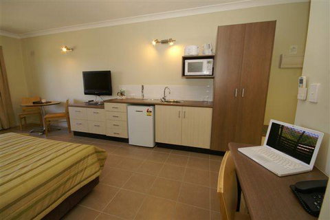 Spinifex Motel & Serviced Apartments - Rent Accommodation 2