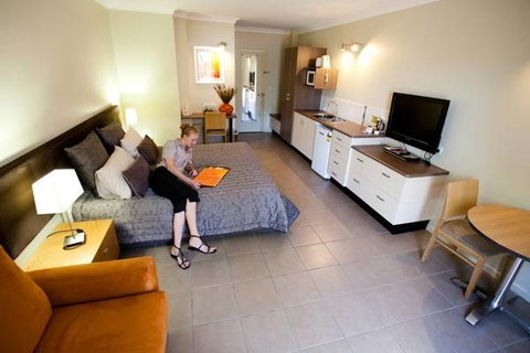 Spinifex Motel & Serviced Apartments - Rent Accommodation 6