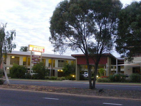 Spinifex Motel & Serviced Apartments - Rent Accommodation 8