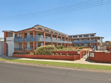 Lennox Point Holiday Apartments - Rent Accommodation