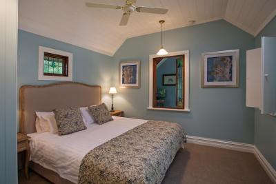 Oak Tree Lodge - Rent Accommodation 10