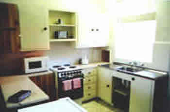Capri Lodge Motel Apartments - Rent Accommodation 3