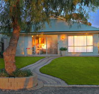 17 QED Lakehouse - Rent Accommodation