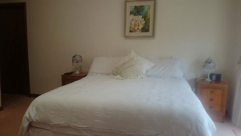 Gaerwood Bed Breakfast - Rent Accommodation 0