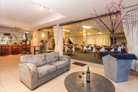 Camelot Motel And Licenced Restaurant - Rent Accommodation 2