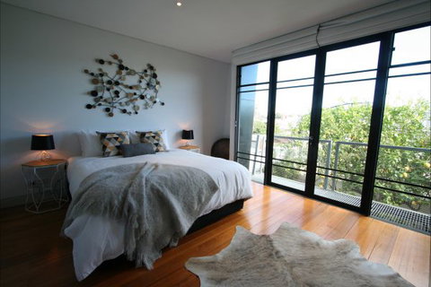 Two Five Zero / Richmond - Rent Accommodation 0
