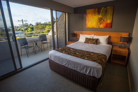 Gladstone Reef Hotel - Rent Accommodation 0