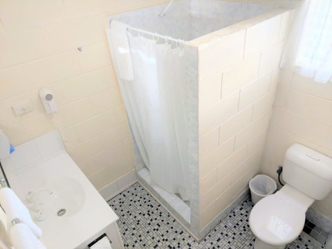 Sail Inn - Yeppoon - Rent Accommodation 5