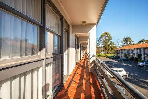 Nightcap At Ferntree Gully Hotel - Rent Accommodation 1
