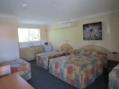 Manilla Motel - Rent Accommodation 2
