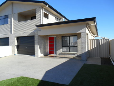 Red Door Retreat - Rent Accommodation 0