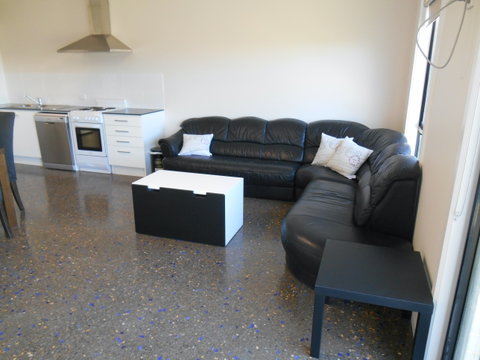 Red Door Retreat - Rent Accommodation 2