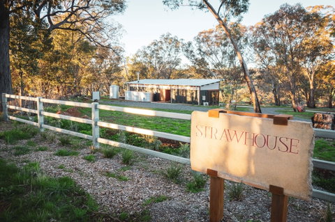 Strawhouse - Rent Accommodation 0